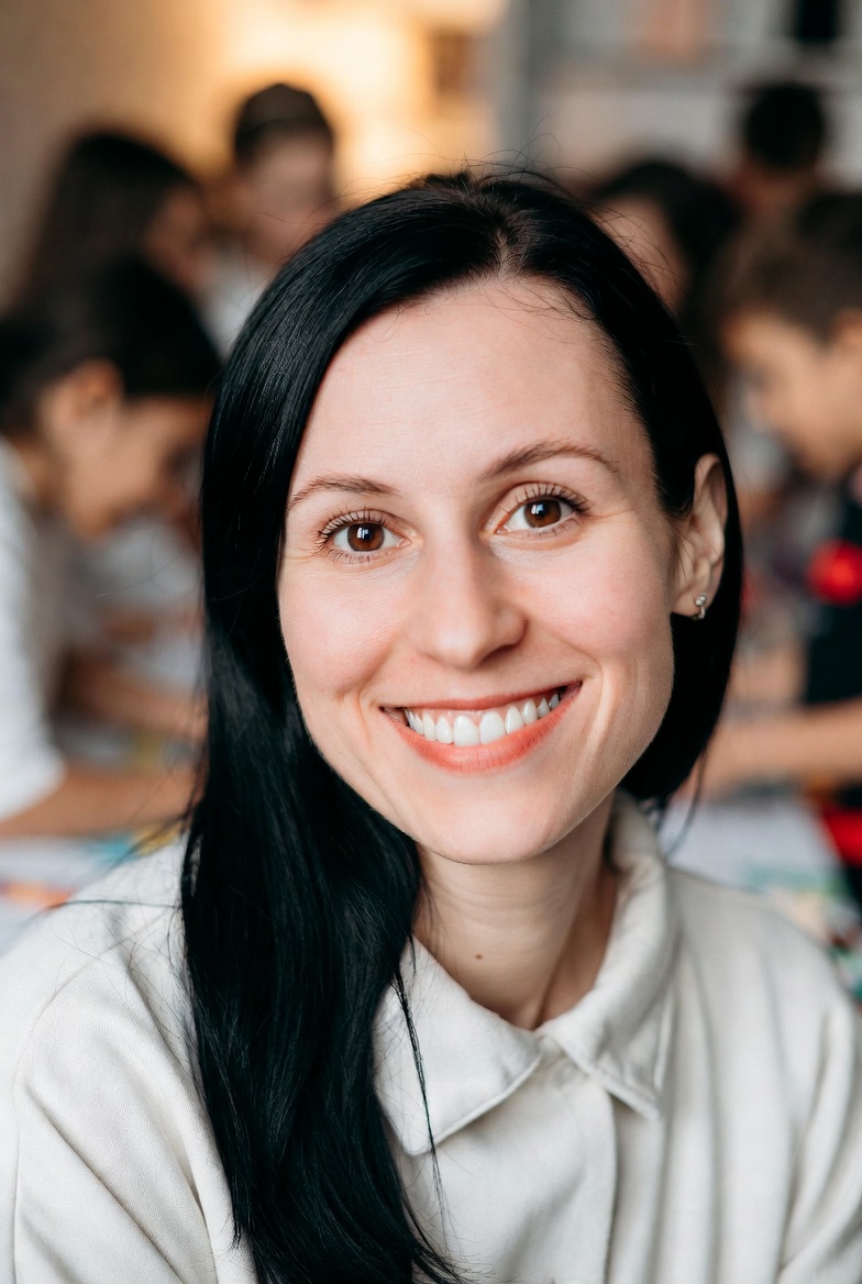 Teacher helping child with extra maths and Afrikaans classes at Brackenkidz Brackenhurst